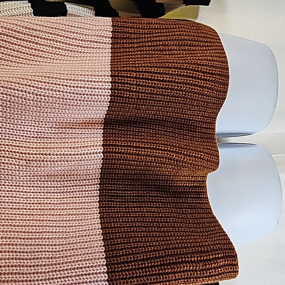 2/$20 Wishlist M/L Multi Ribbed Sweater - Picture 4 of 9
